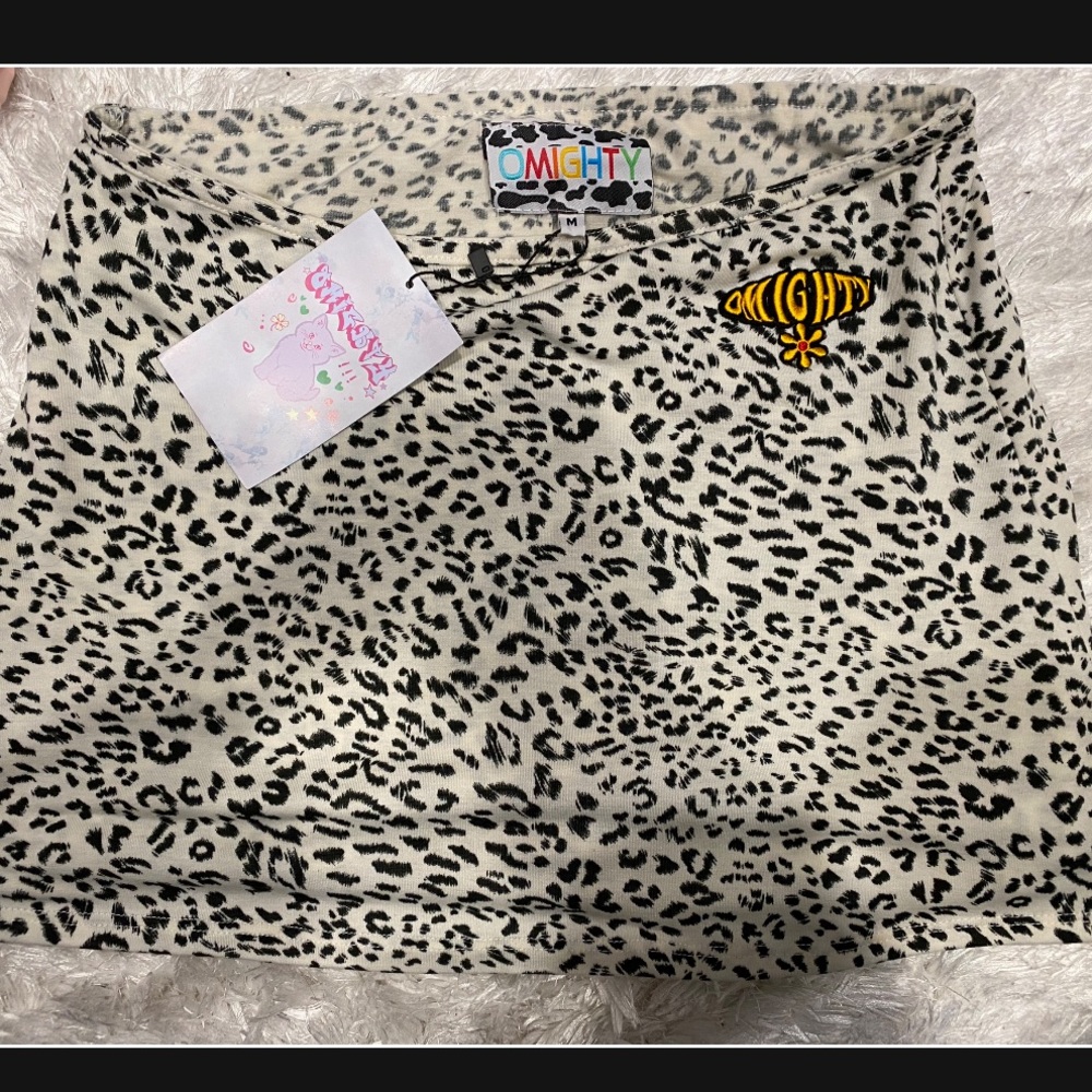 NWT OMIGHTY Mini skirt (medium)